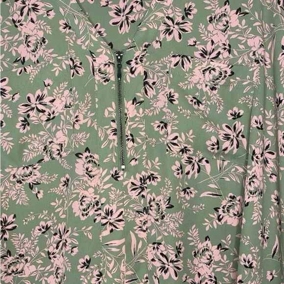 Torrid Green Pink Floral Blouse Short Sleeves Size 2 Equivalent To A 2X - Picture 4 of 6